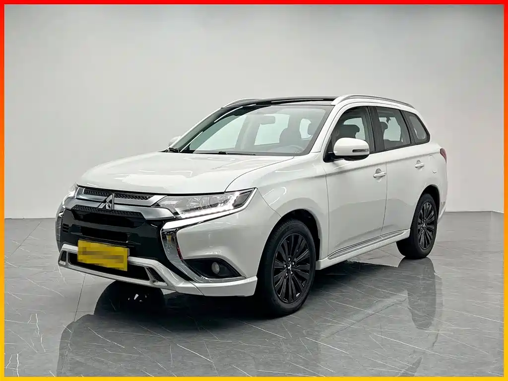Mitsubishi Outlander 2021 — фото 1
