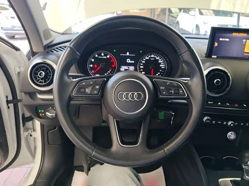 Audi A3 2019 — фото 11