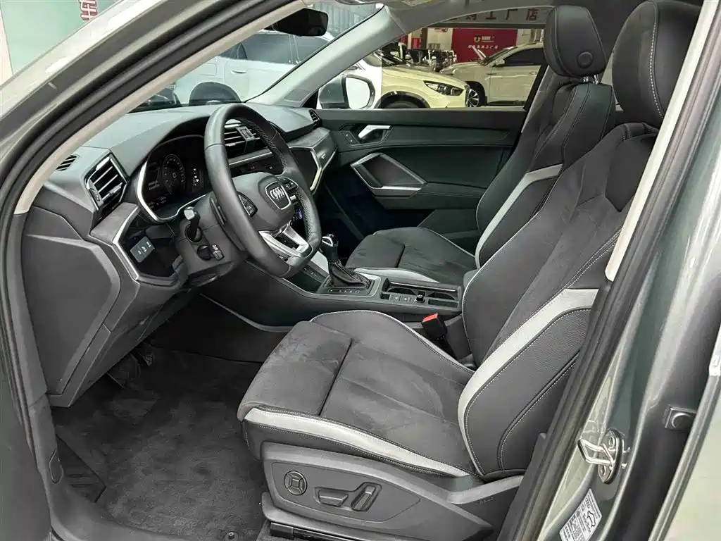 Audi Q3 2023 — фото 11