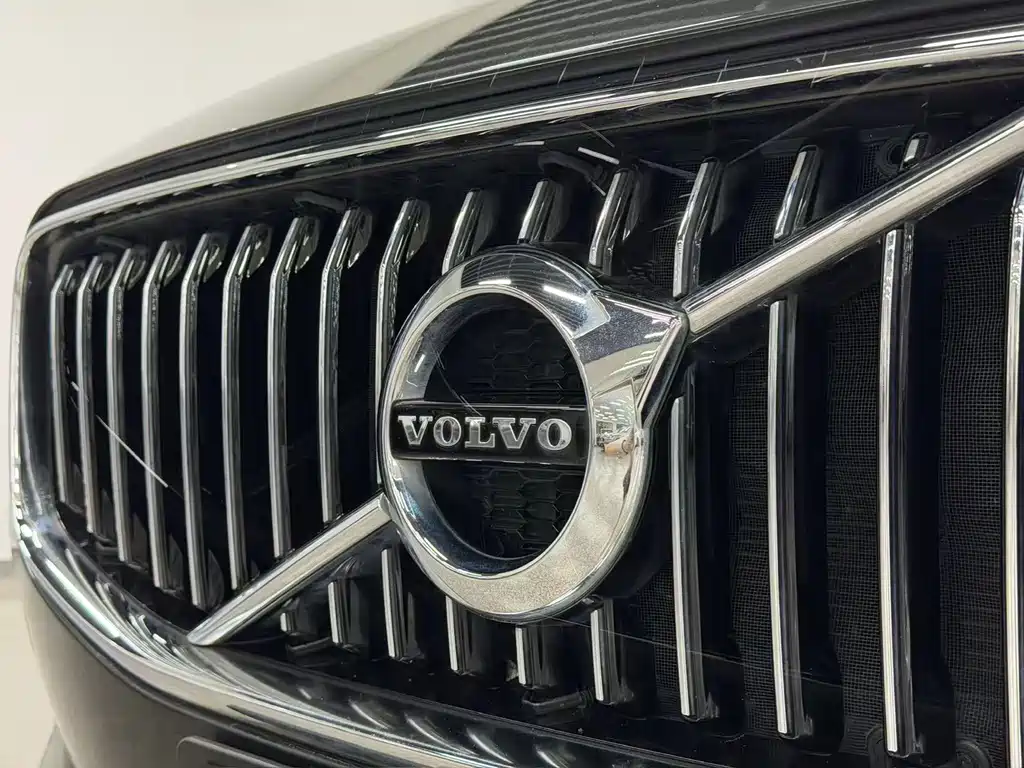 Volvo XC60 2019 — фото 24