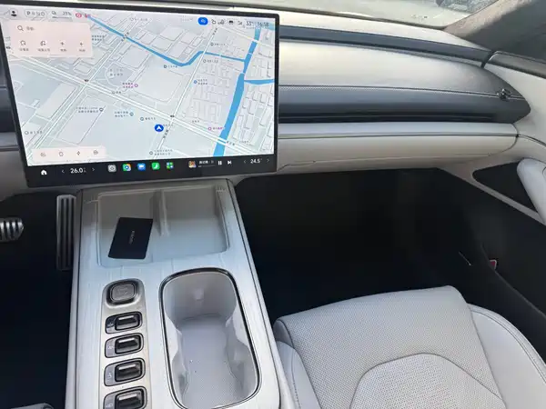 Xiaomi SU7 2024