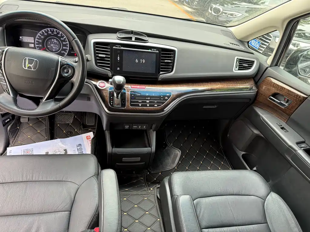 Honda Odyssey 2017 — фото 12