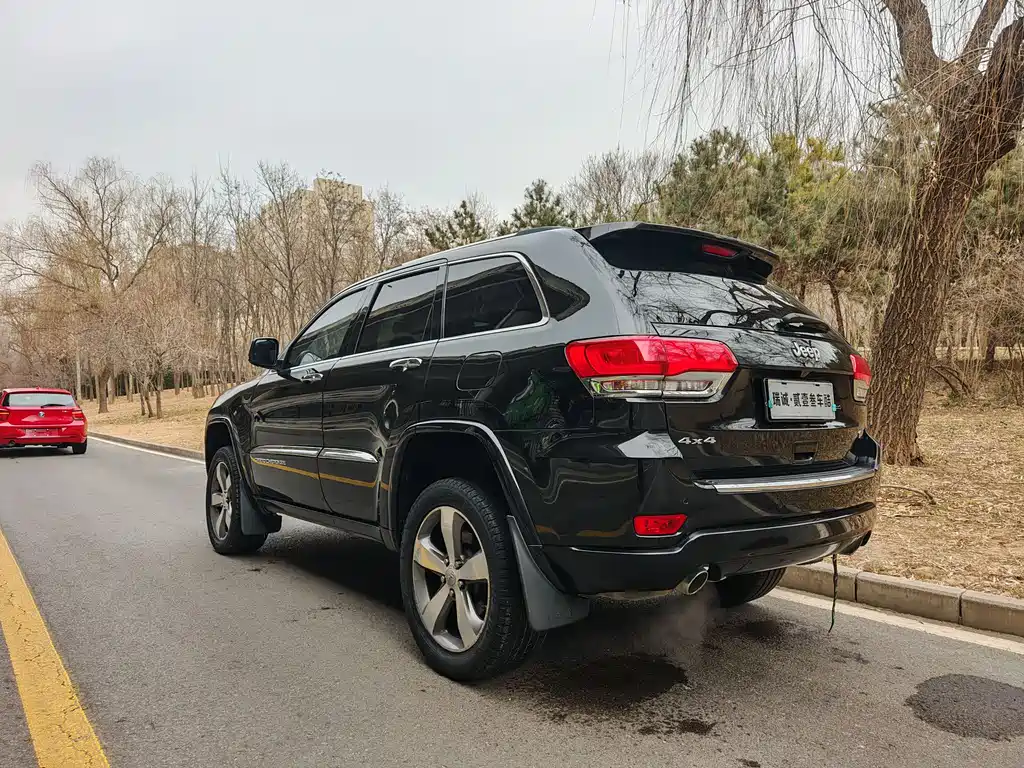 Jeep Grand Cherokee 2016 — фото 13