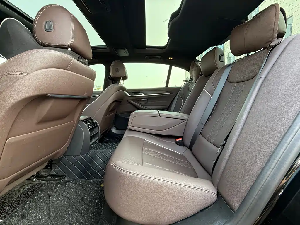 BMW 5 Series 2023 — фото 14
