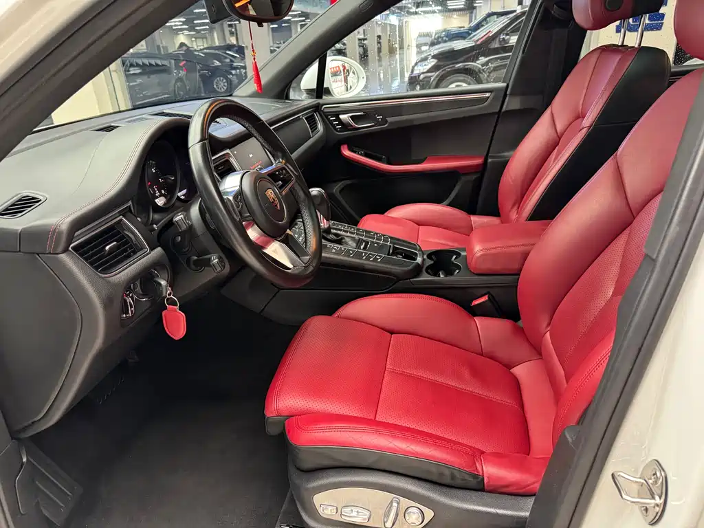 Porsche Macan 2017 — фото 10