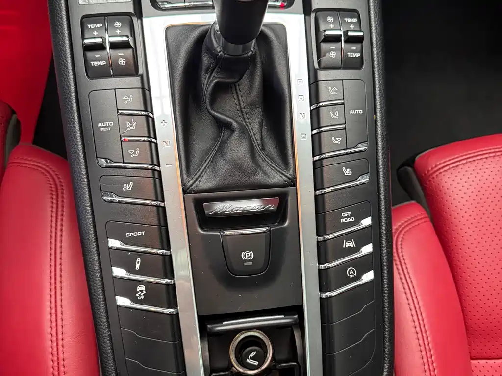 Porsche Macan 2017 — фото 14