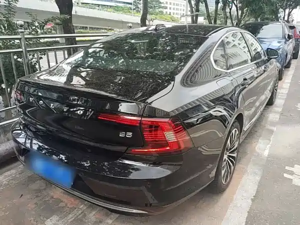 Volvo S90 2025