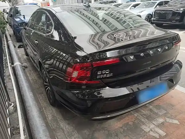 Volvo S90 2025