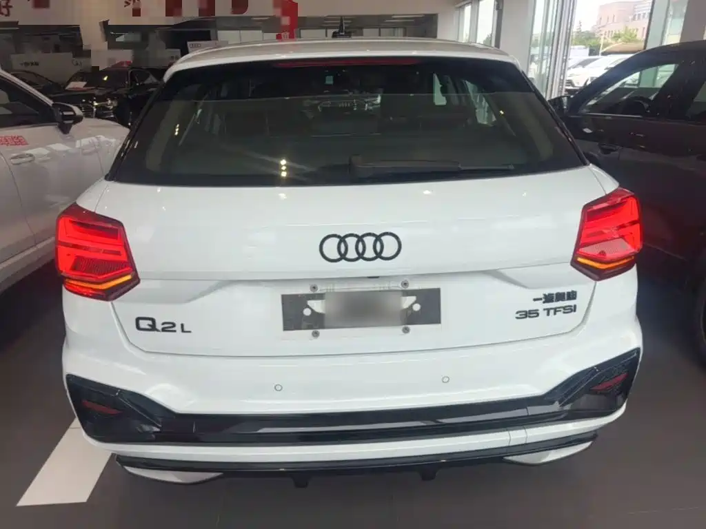 Audi Q2L 2024