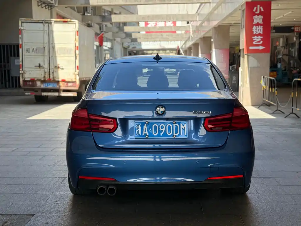 BMW 3 Series 2017 — фото 10