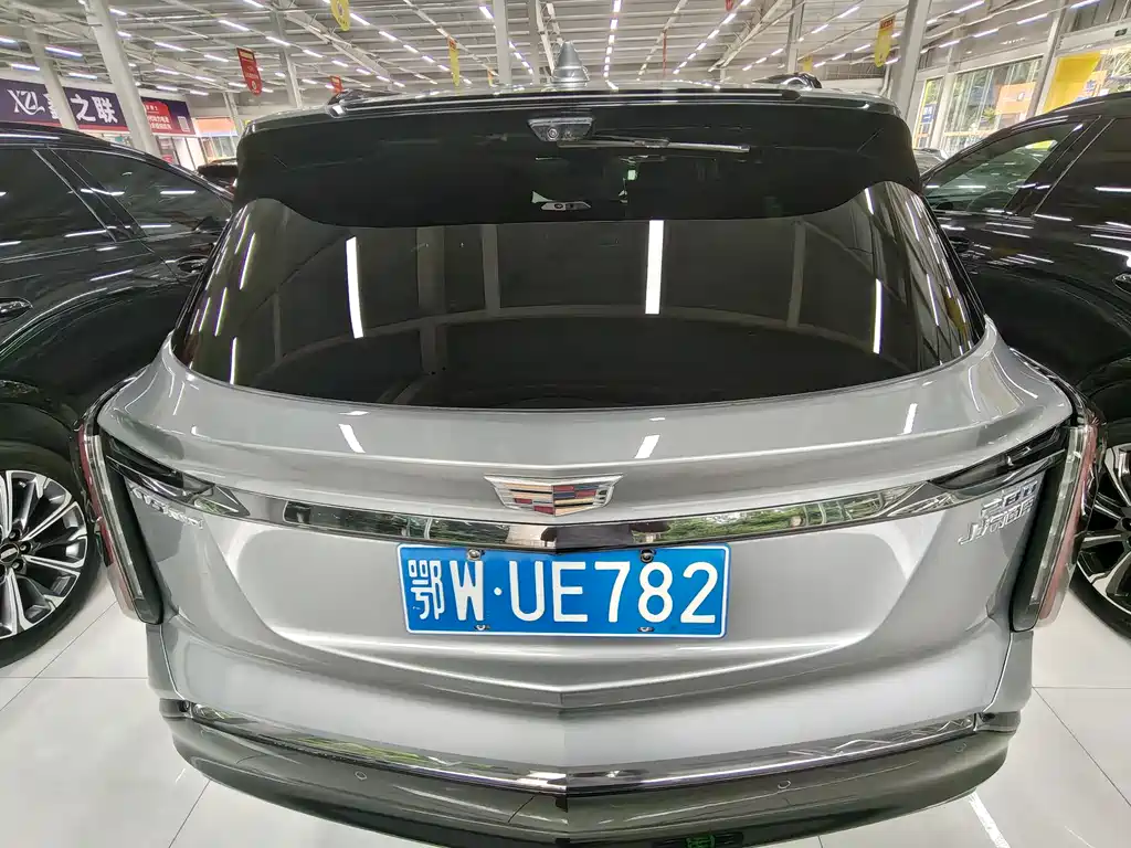 Cadillac XT5 2025 — фото 13