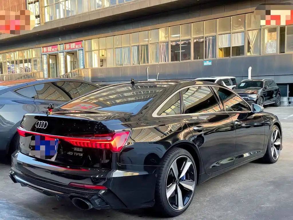 Audi A6L 2022