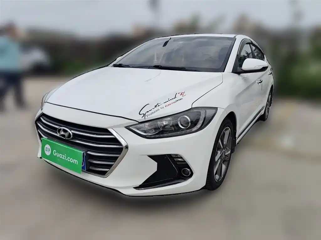 Hyundai Elantra 2018 — фото 1