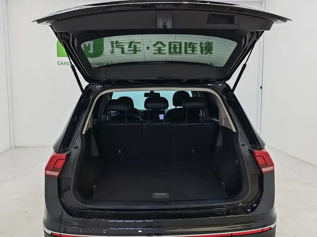 Volkswagen Tiguan L 2023 — фото 15
