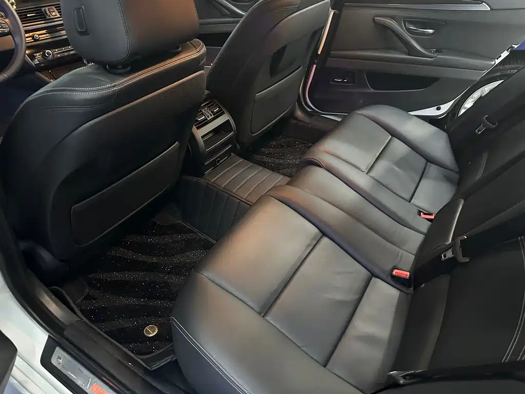 BMW 5 Series 2015 — фото 8