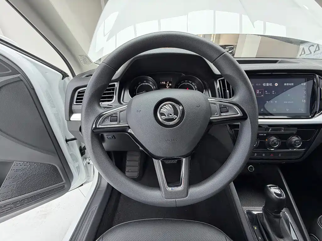 Skoda Kamiq 2023 — фото 10