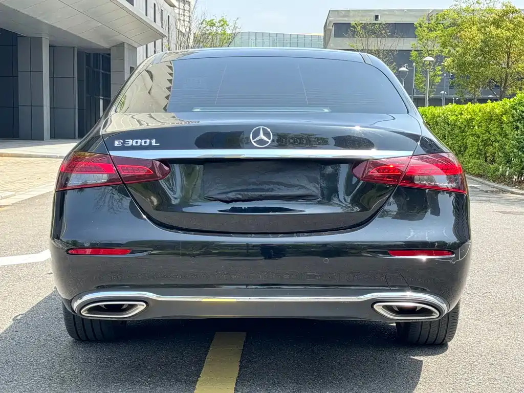 Mercedes-Benz E-Class 2022 — фото 16