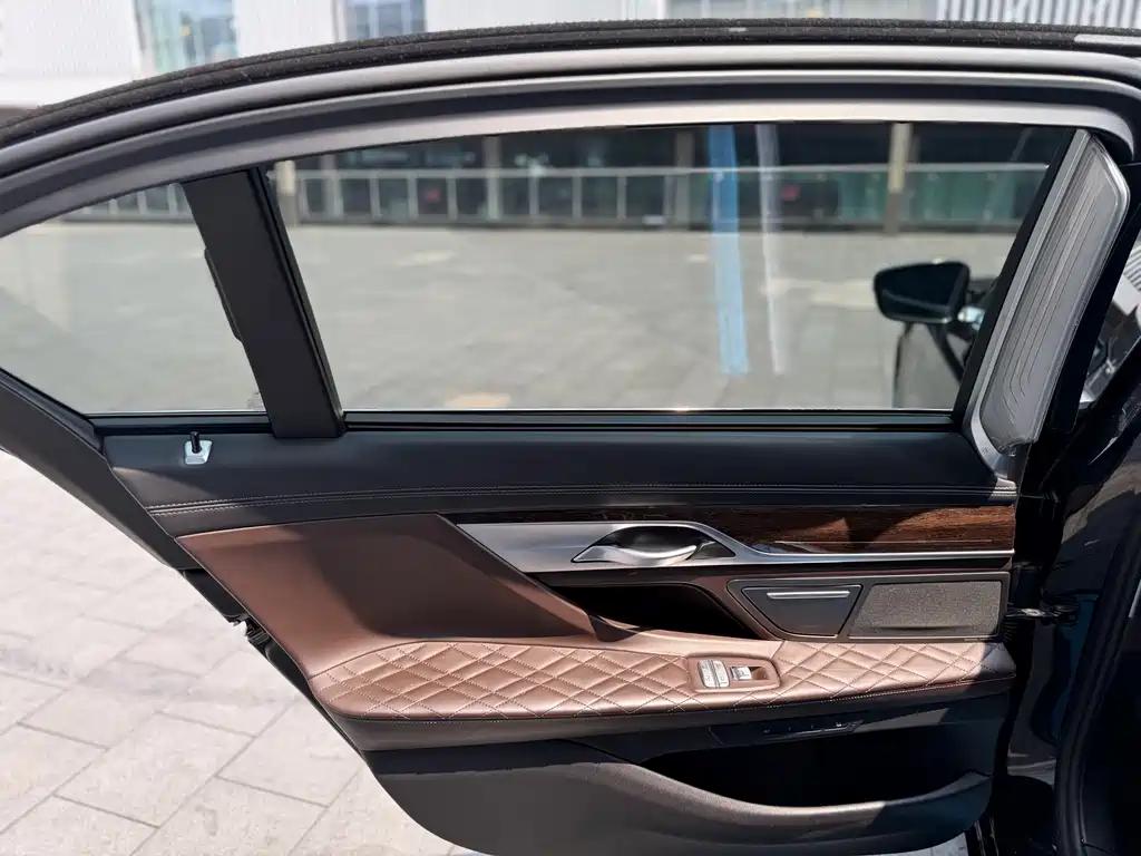 BMW 7 Series 2021 — фото 12