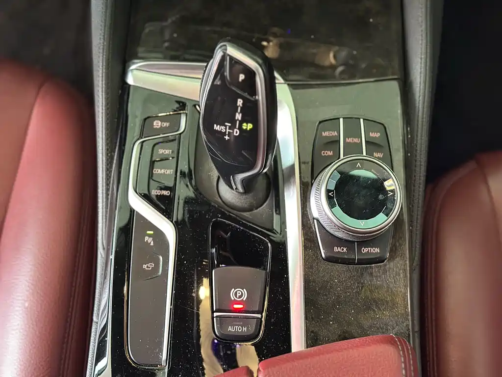 BMW 5 Series 2020 — фото 13