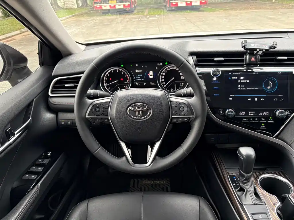 Toyota Camry 2020 — фото 6