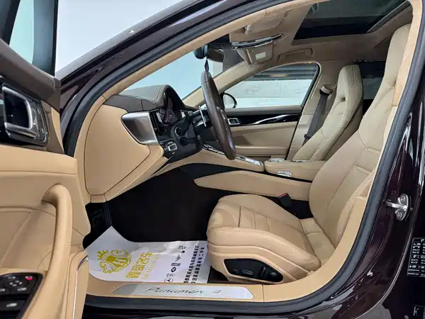 Porsche Panamera 2023