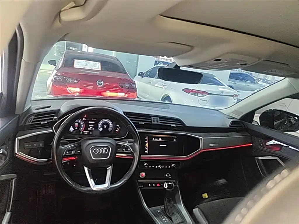 Audi Q3 2021 — фото 10