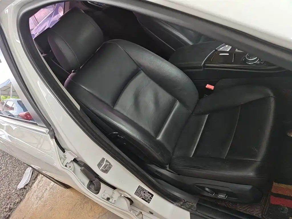 BMW 5 Series 2015 — фото 25