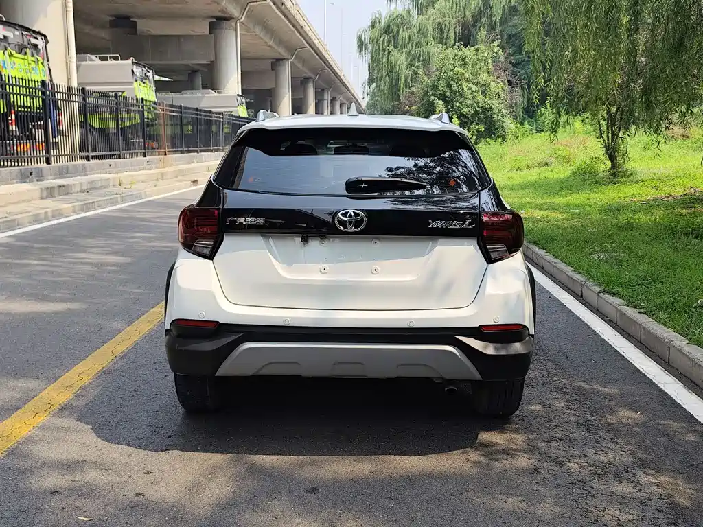 Toyota Yaris L 2023