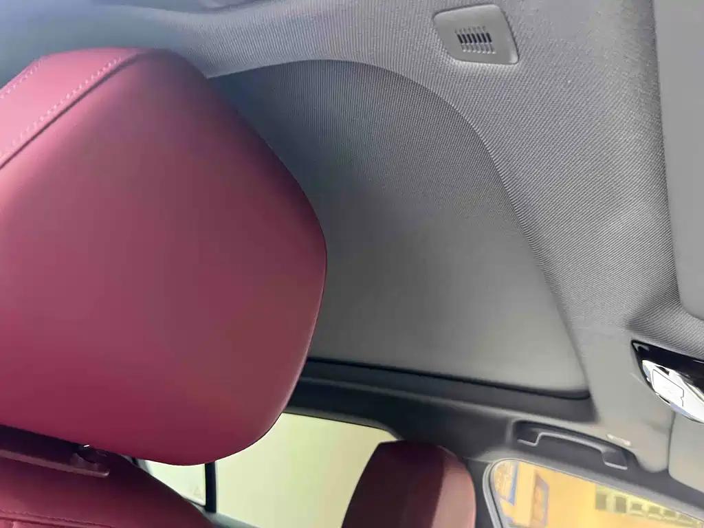 BMW 5 Series 2025 — фото 14