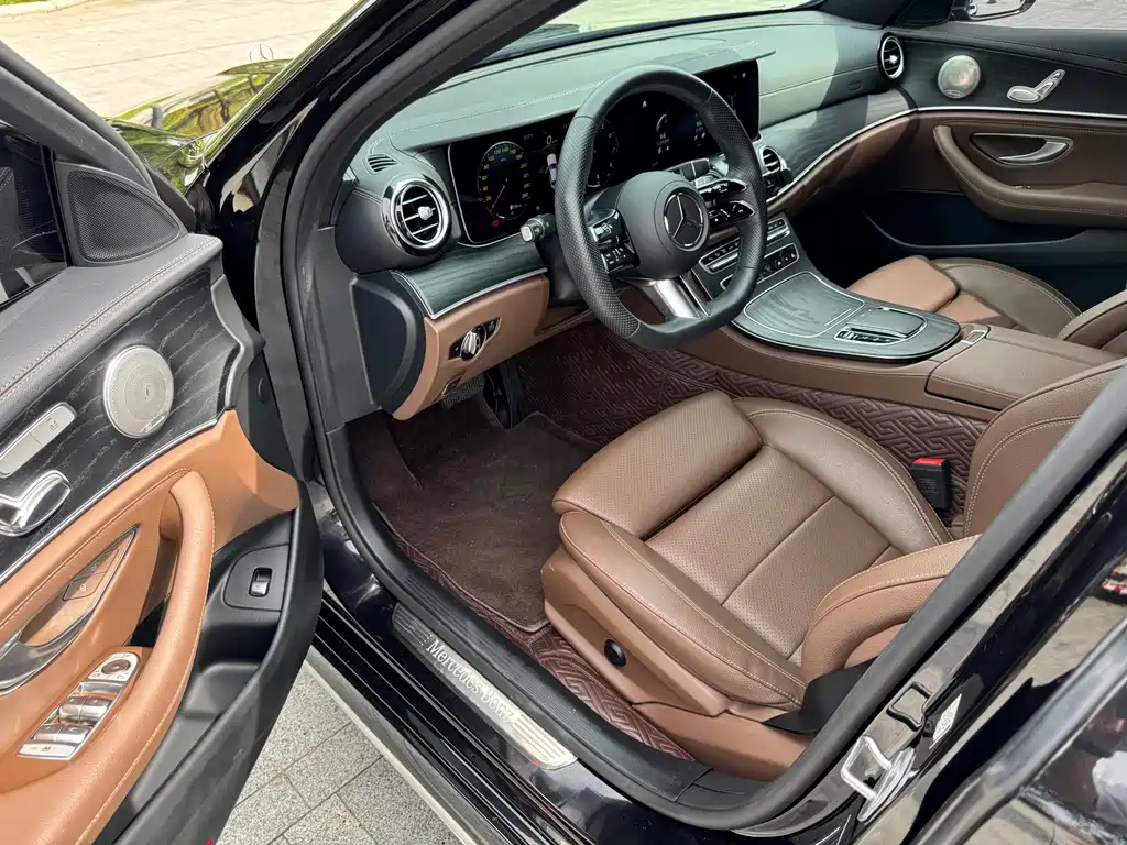 Mercedes-Benz E-Class 2023 — фото 10