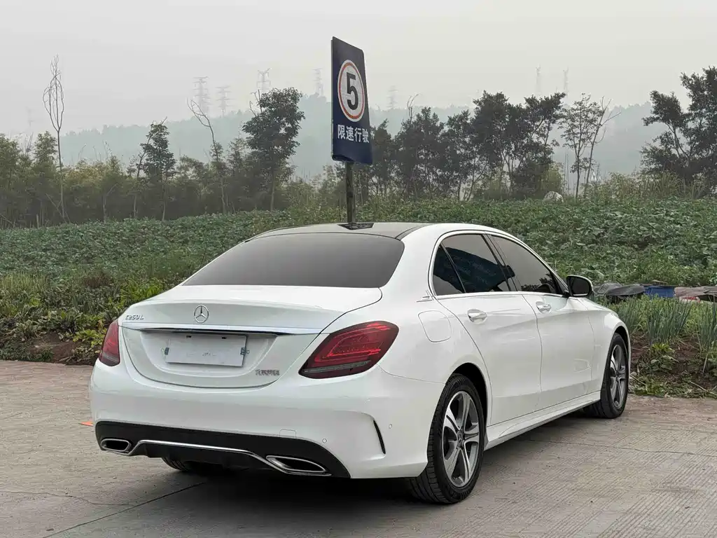 Mercedes-Benz C-Class 2019 — фото 17