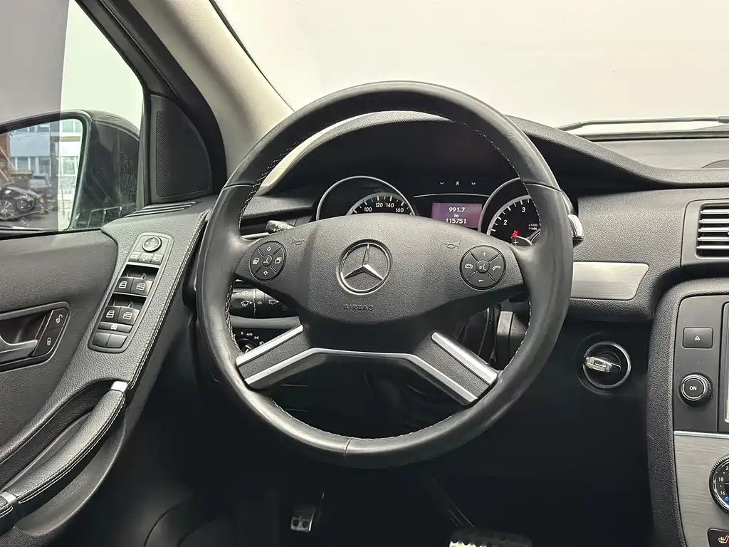 Mercedes-Benz R-Class 2016 — фото 31