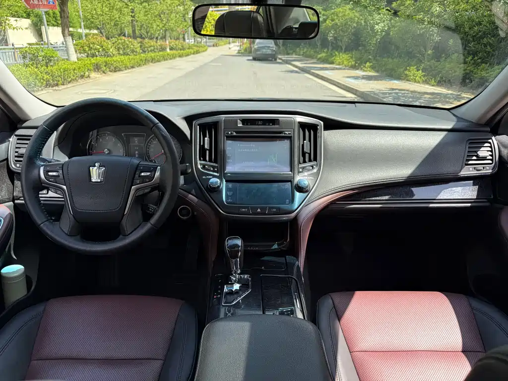Toyota Crown 2018 — фото 12