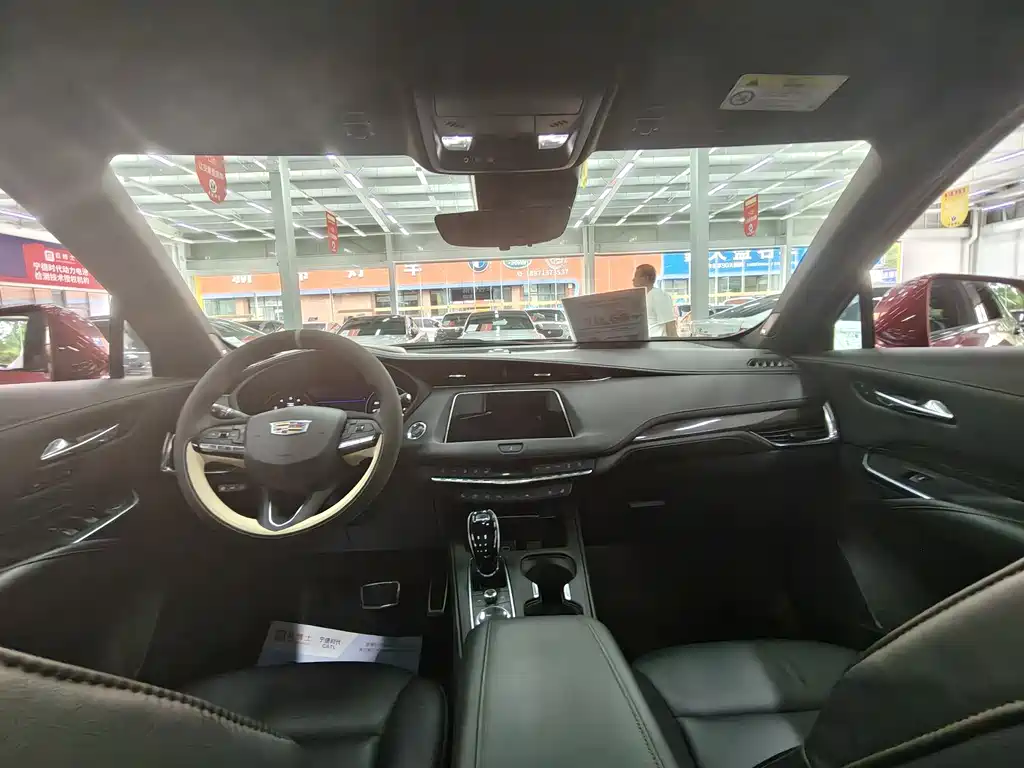 Cadillac XT4 2021 — фото 11