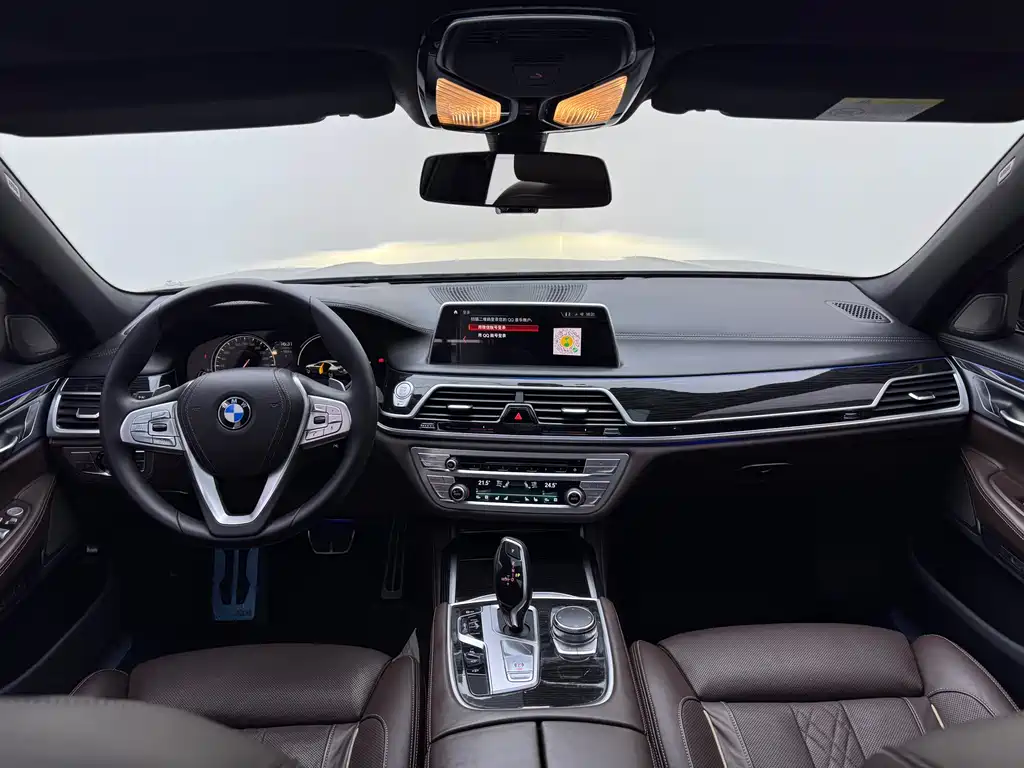 BMW 7 Series 2018 — фото 11