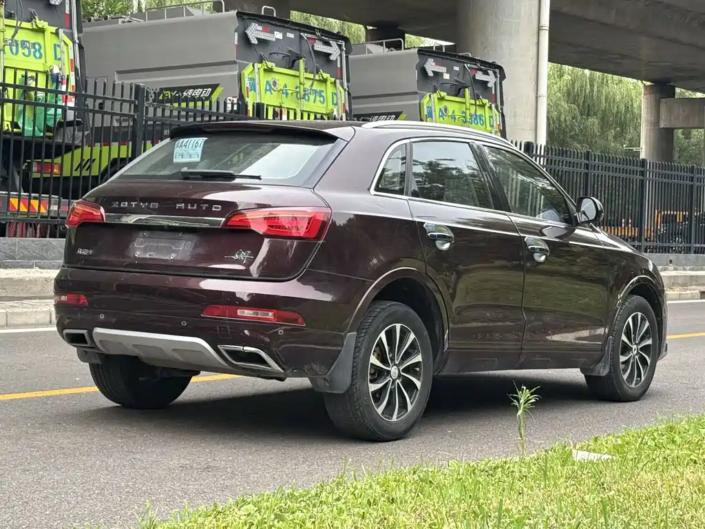Zotye SR7 2016 — фото 6