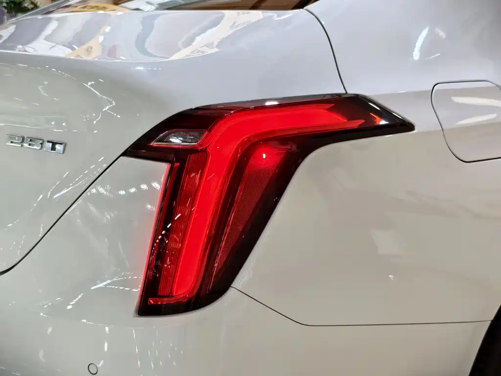 Cadillac CT4 2022 — фото 13
