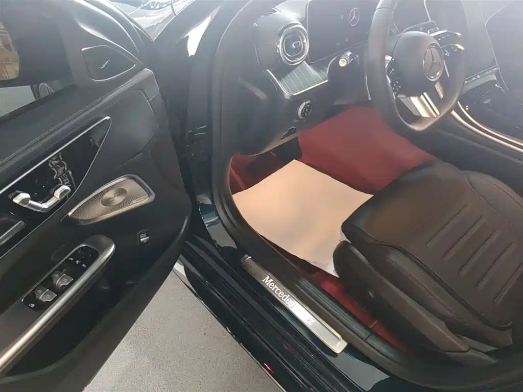 Mercedes-Benz C-Class 2023 — фото 16