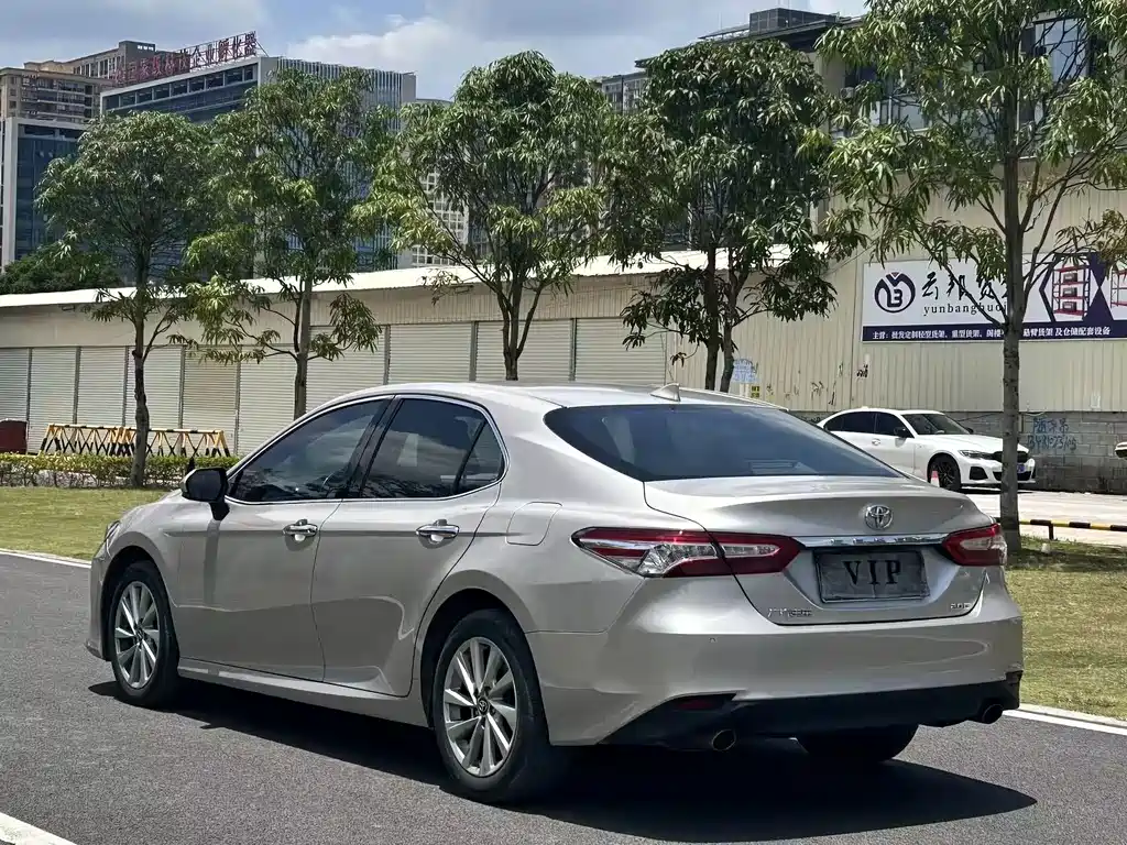 Toyota Camry 2021 — фото 9