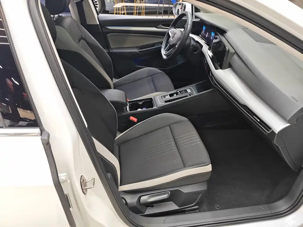Volkswagen Golf 2021