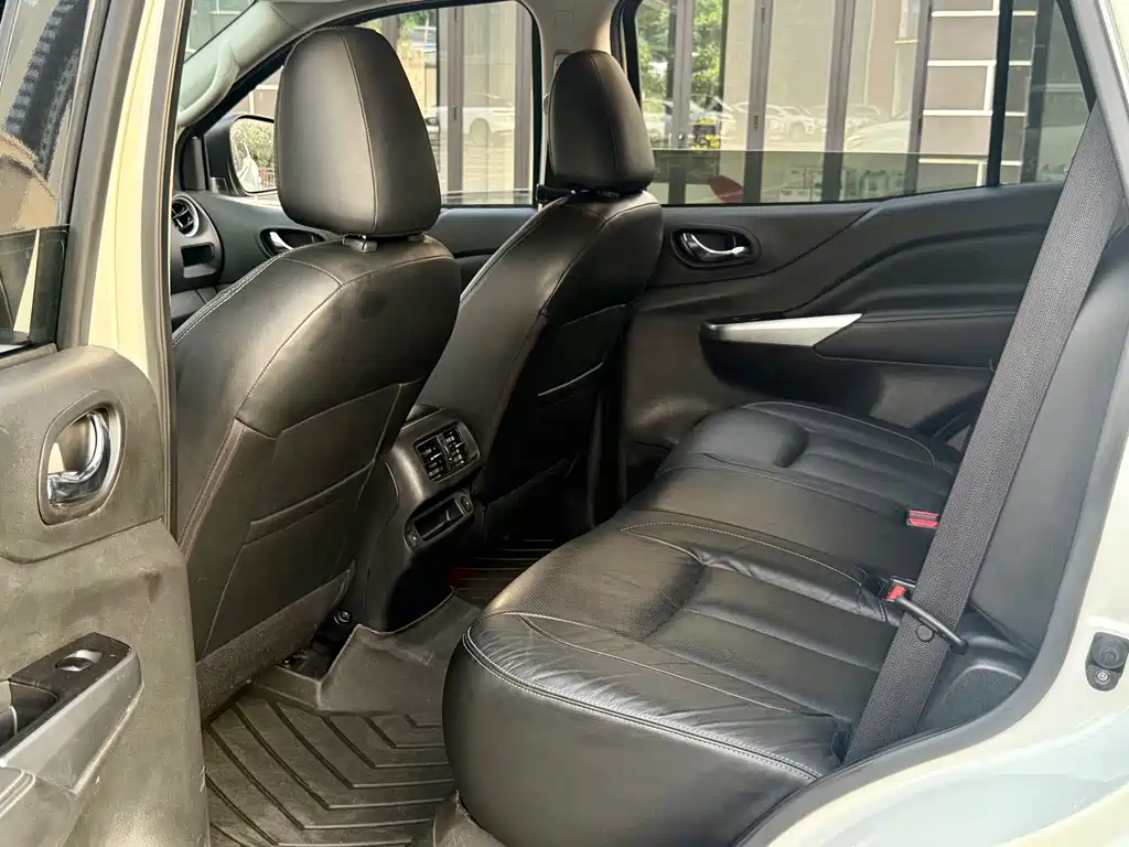 Nissan Terra 2018 — фото 10