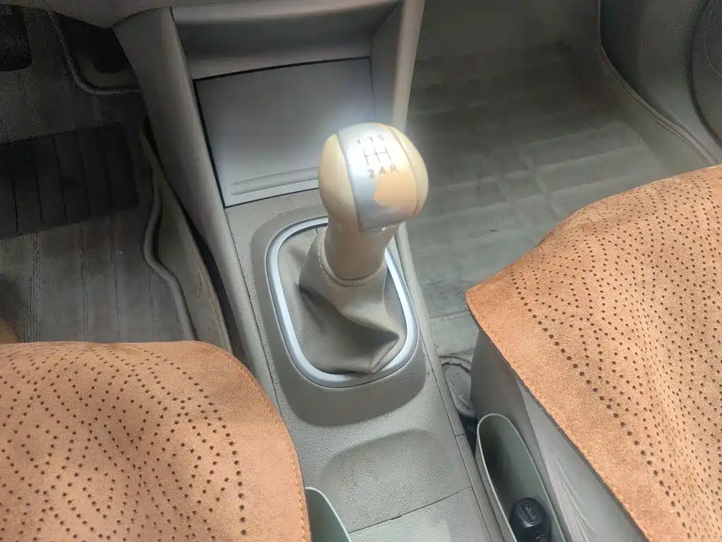 Nissan Sylphy 2015 — фото 15