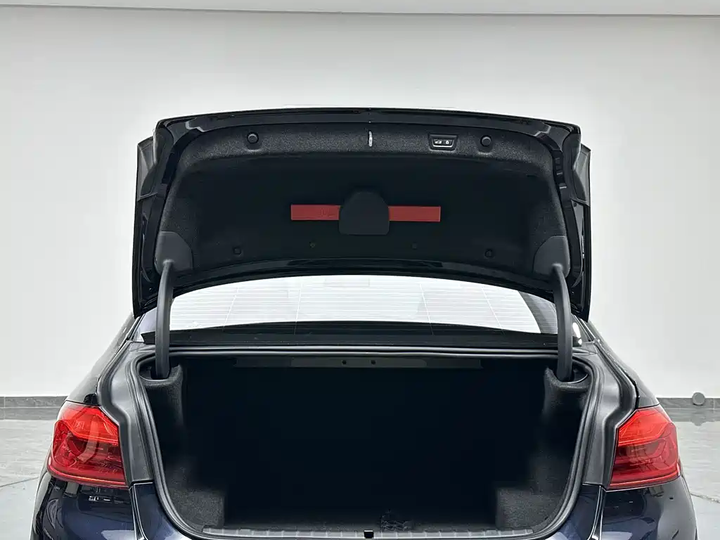 BMW 5 Series 2018 — фото 28
