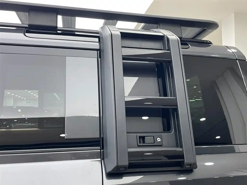 Land Rover Defender 2025 — фото 37