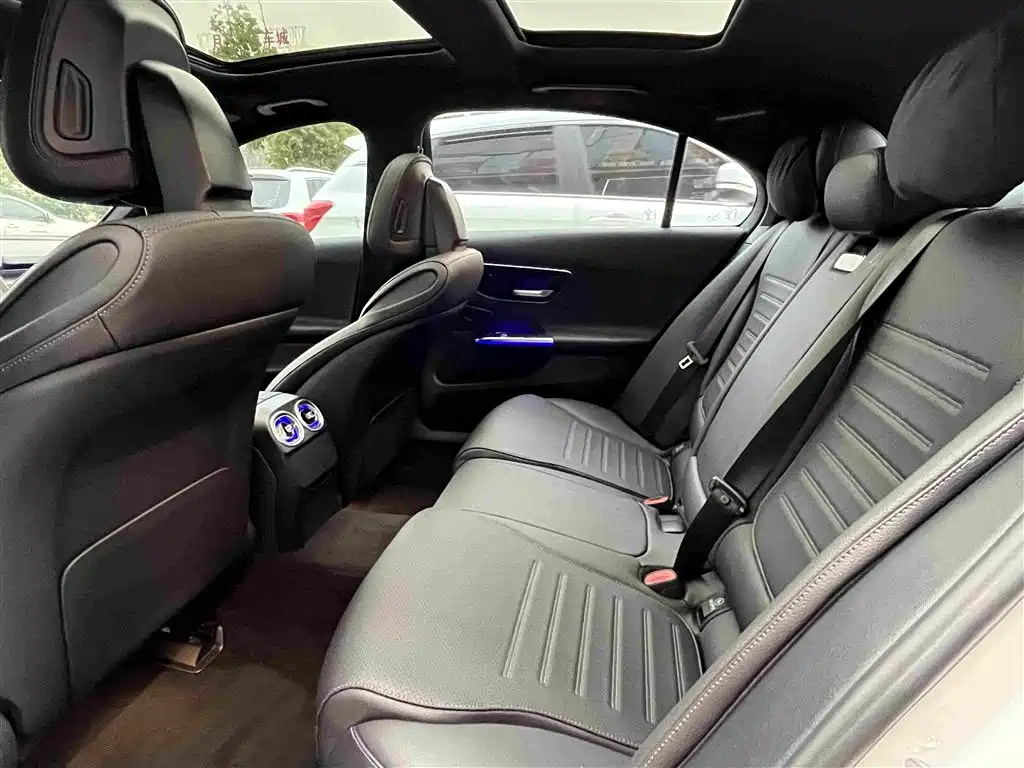 Mercedes-Benz C-Class 2023 — фото 4