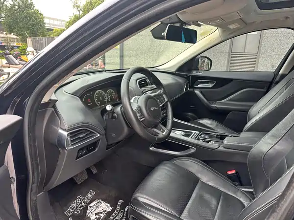 Jaguar F-PACE 2016