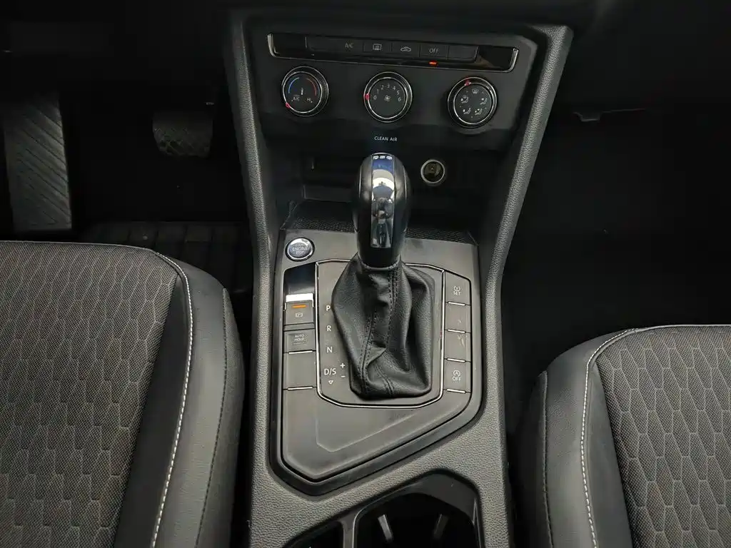 Volkswagen Tiguan L 2017 — фото 13