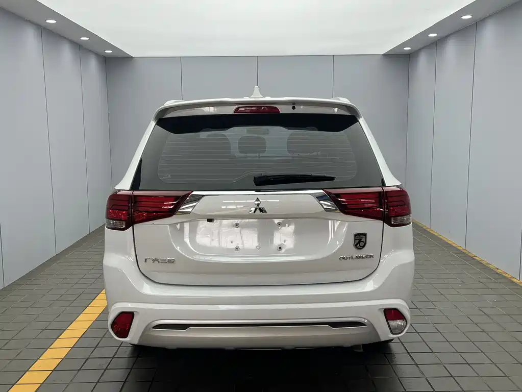 Mitsubishi Outlander 2022 — фото 5