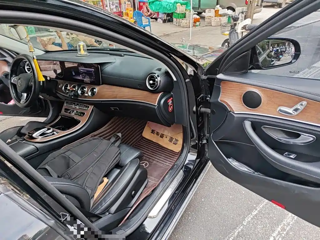 Mercedes-Benz E-Class 2018 — фото 21