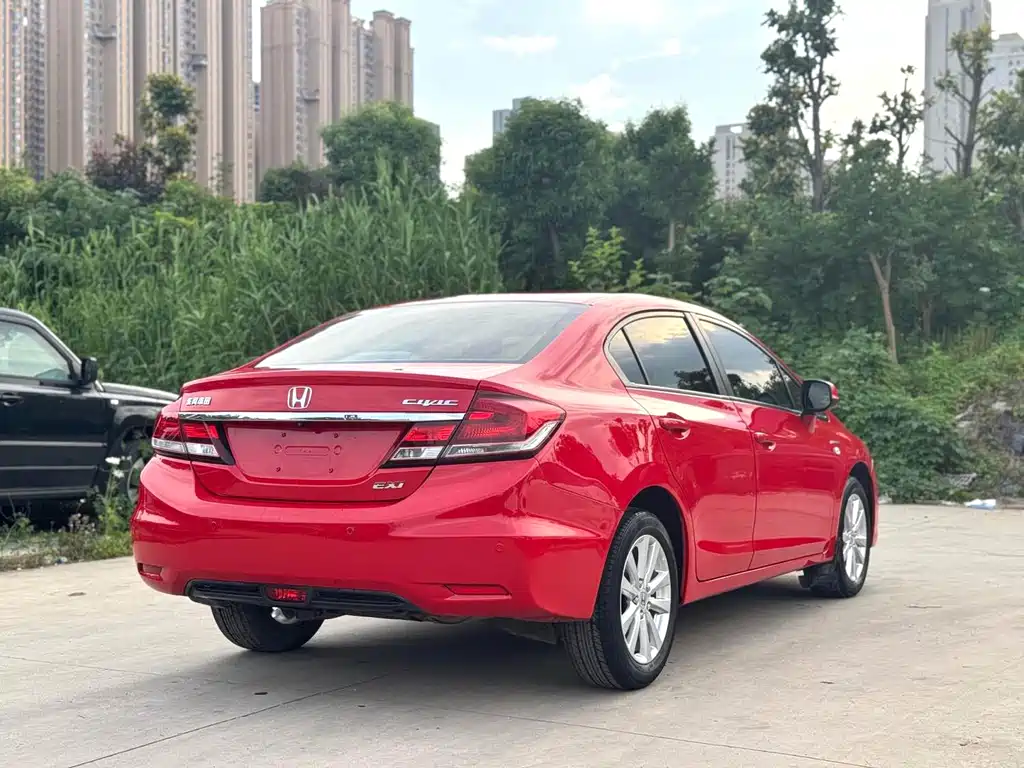 Honda Civic 2015 — фото 12